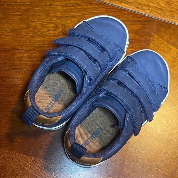 Old Navy toddler shoes - Picture 6 of 6